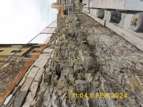 Restauro delle Mura delle Grazie e valorizzazione del percorso: veduta mura in corso d'opera