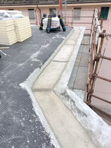 Intervento di manutenzione straordinaria ed efficientamento energetico della scuola primaria e dell'infanzia L. Ariosto in via Ariosto 1A Genova: pendenze canale gronda