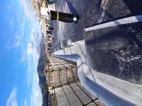 Intervento di manutenzione straordinaria ed efficientamento energetico della scuola primaria e dell'infanzia L. Ariosto in via Ariosto 1A Genova: pendenze canale gronda