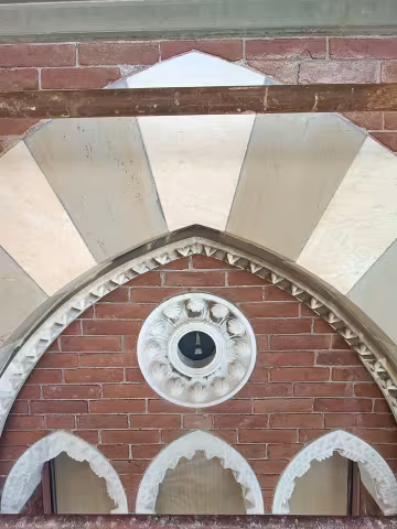Castello D'Albertis: trifora pre