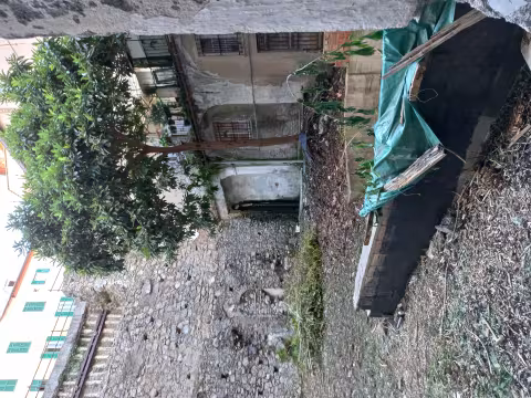 Edificio Via Balbi 9: acquisizione e recupero 23 alloggi per social housing, servizi all'abitare e di quartiere - Centro Storico-Int.2