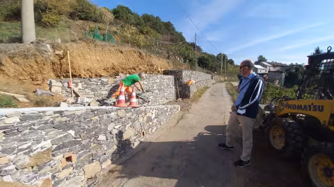 Interventi di messa in sicurezza del tratto terminale di Via superiore Razzara a Genova in Val Varenna: fase di lavoro