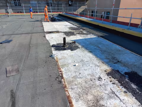 Centro Civico Buranello - Via Buranello 1: rifacimento copertura