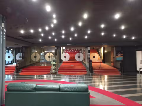 Teatro Nazionale della Corte Ivo Chiesa, Piazza Borgo Pila 42: interventi di efficientamento energetico (Foto foyer)