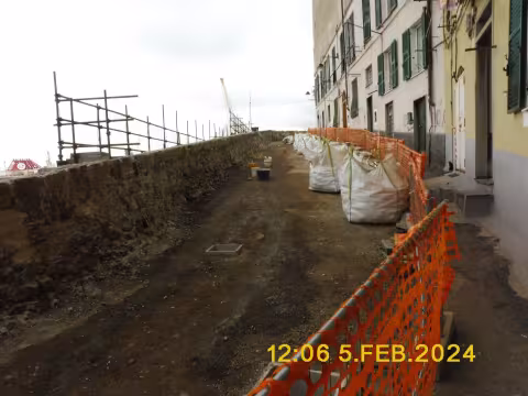Restauro delle Mura della Marina e valorizzazione del percorso: veduta percorso superiore mura in corso d'opera