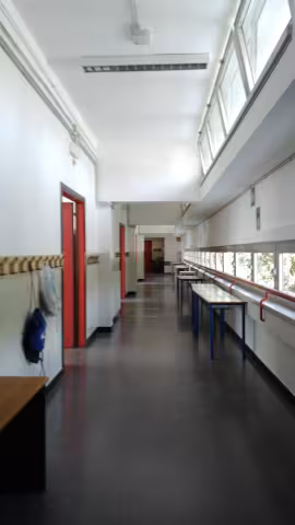 Edificio scolastico Cà di Ventura, Via San Felice 19: manutenzione e messa in sicurezza - Corridoio di accesso alle aule ala ovest