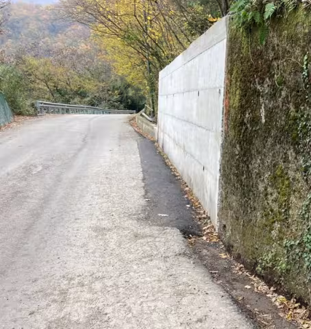 Nuovo muro in Via Serino