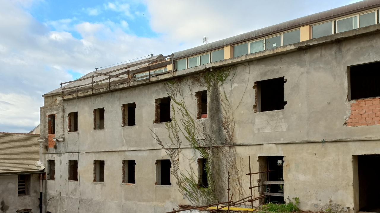 Edificio Via Balbi 9: acquisizione e recupero 23 alloggi per social housing, servizi all'abitare e di quartiere - Centro Storico-Int.2