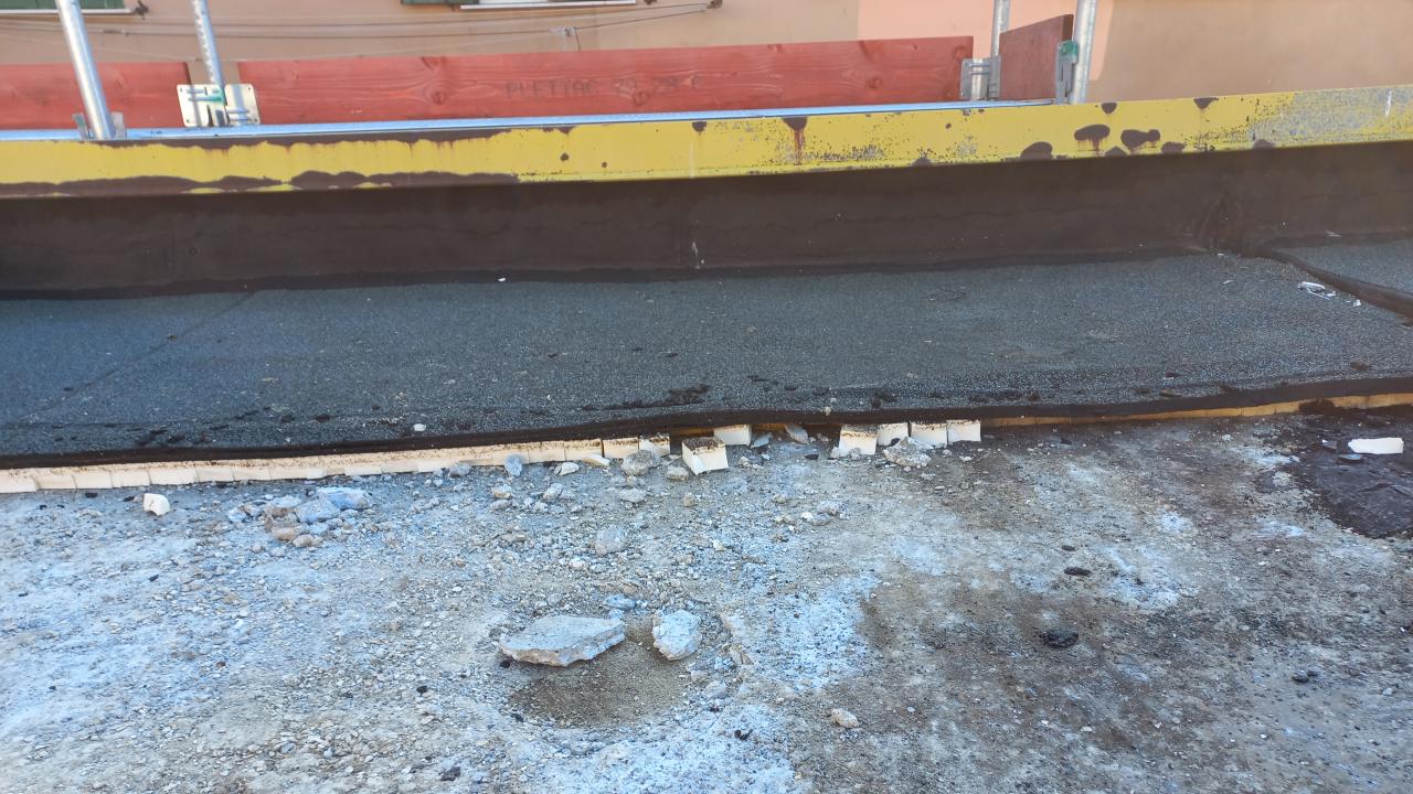 Centro Civico Buranello - Via Buranello 1: rifacimento copertura