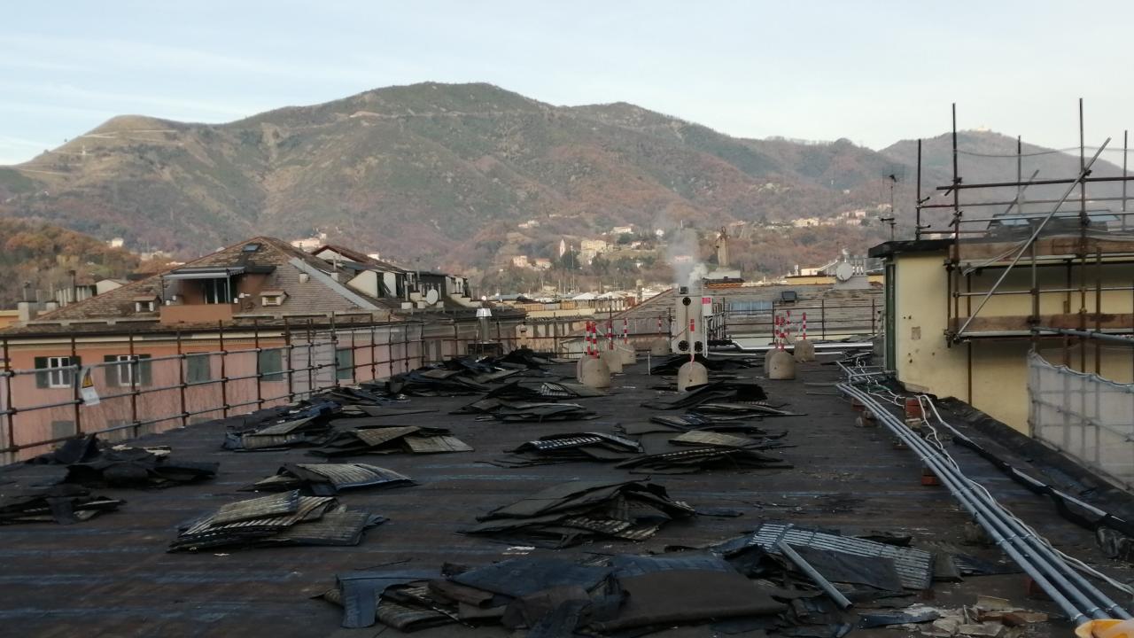 Intervento di manutenzione straordinaria ed efficientamento energetico della scuola primaria e dell'infanzia L. Ariosto in via Ariosto 1A Genova: demolizione guaine