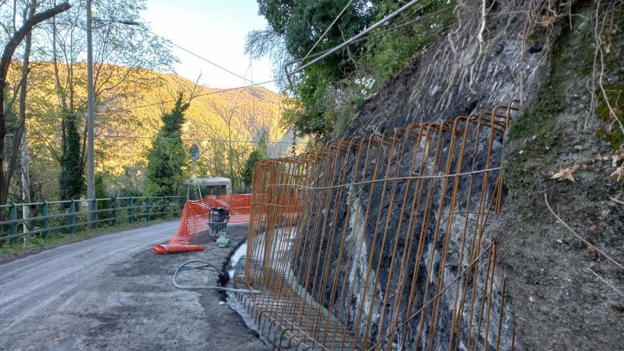 Area F, Via Montelungo: muro crollato e fasi di rifacimento